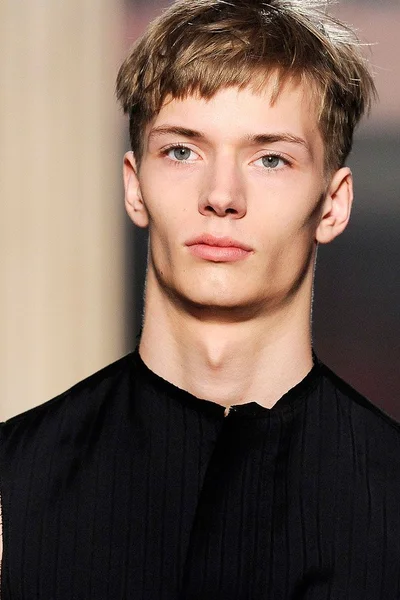 Look 10